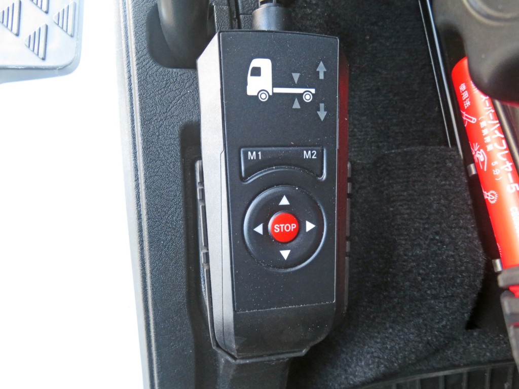 エアサスのコントローラーです。|三菱 スーパーグレート 2PG-FS74HZの写真20