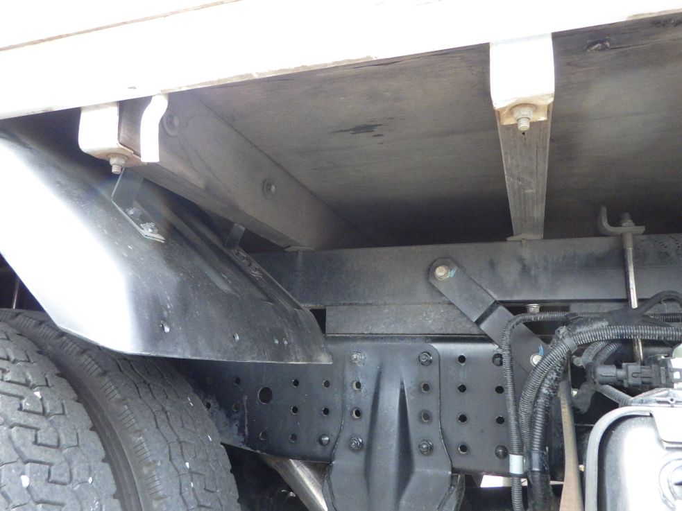 シャーシとネタの状態です。(縦は鉄・横ネタは木製です)|三菱 キャンター TPG-FBA50(2WD)の写真7