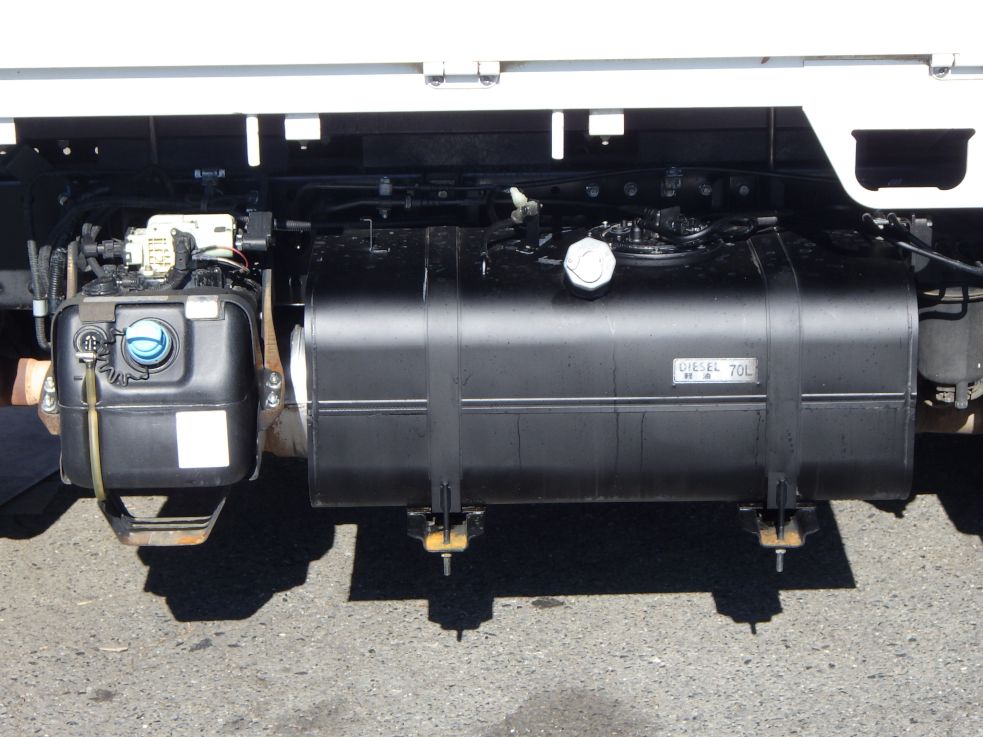 燃料タンクは70Lです。|三菱 キャンター TPG-FBA50(2WD)の写真19