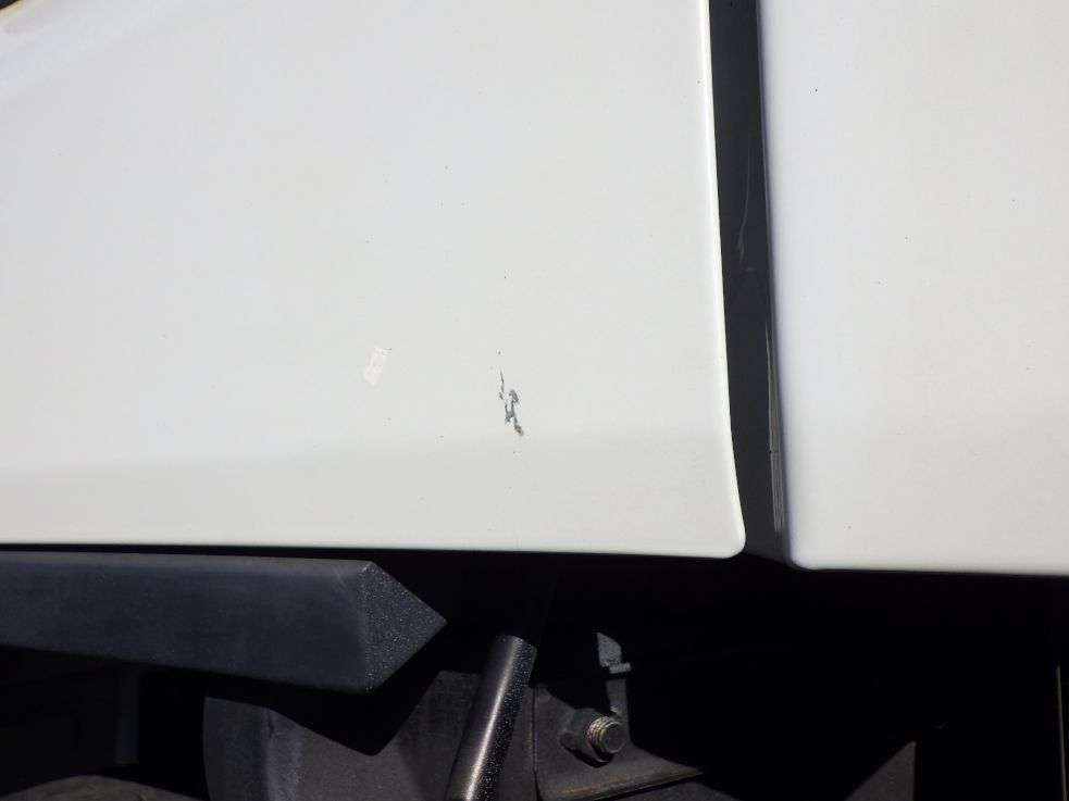 助手席側ドアに小キズがあります。(運転席側にもあります)|三菱 キャンター TPG-FBA50(2WD)の写真23