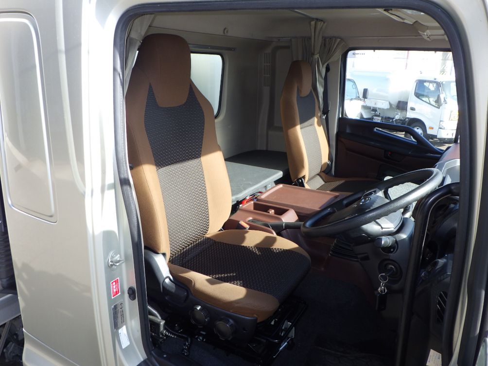 乗車定員は2名です。|日野 レンジャー 2KG-FD2ABG(2WD)の写真6