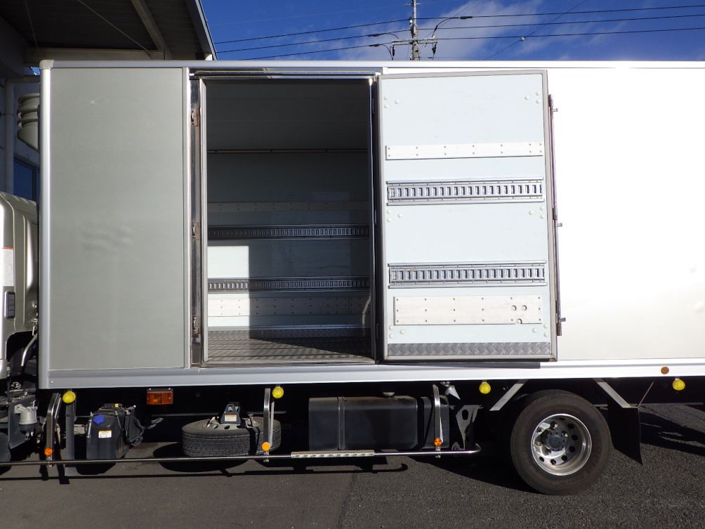 助手席側に片開式ドアが付いています|日野 レンジャー 2KG-FD2ABG(2WD)の写真12