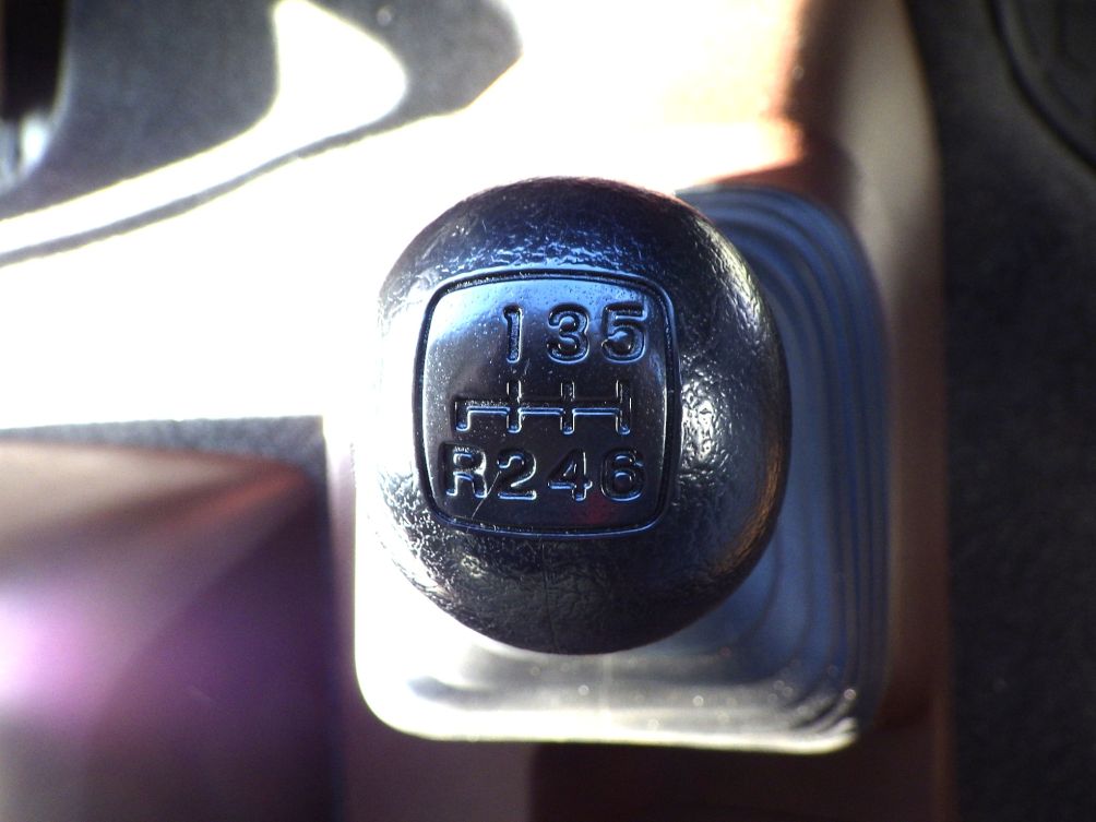 MT6速です。|日野 レンジャー 2KG-FD2ABG(2WD)の写真21