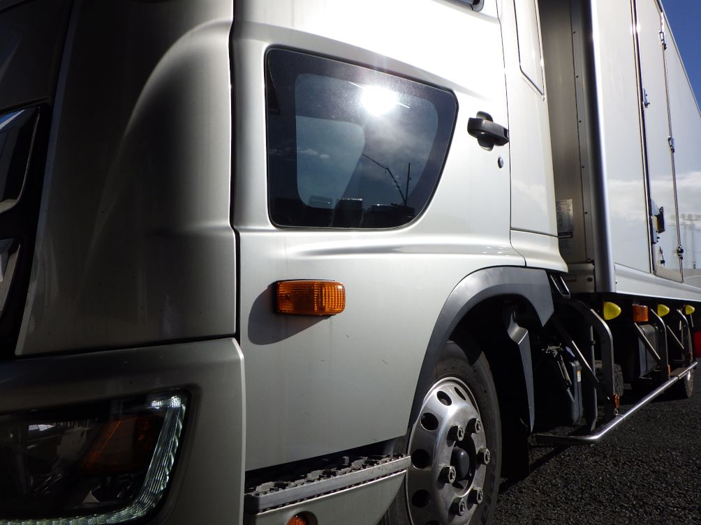 助手席側ドアは板金してあります。|日野 レンジャー 2KG-FD2ABG(2WD)の写真25