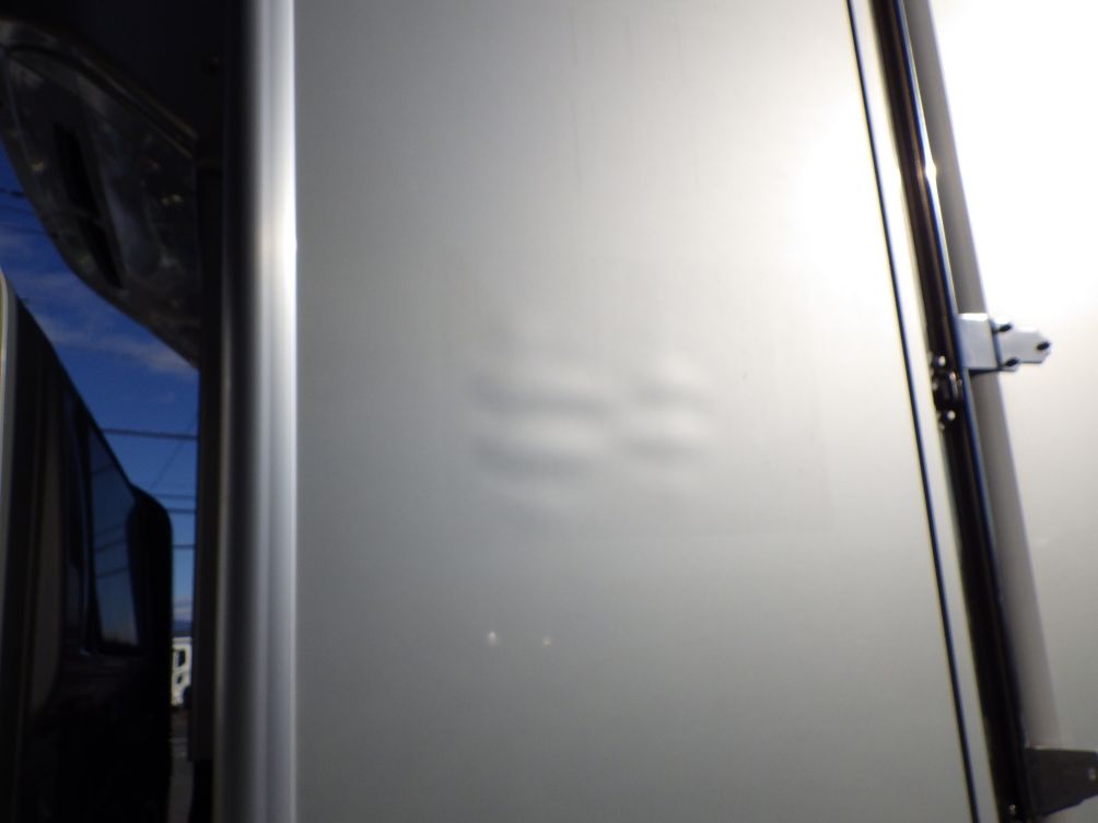 ボディーの助手席側に凸があります。|日野 レンジャー 2KG-FD2ABG(2WD)の写真27