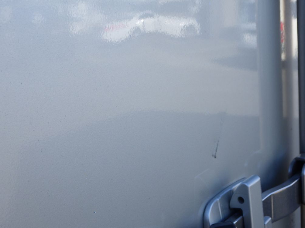 助手席側リヤ扉に凸があります。|日野 レンジャー 2KG-FD2ABG(2WD)の写真34