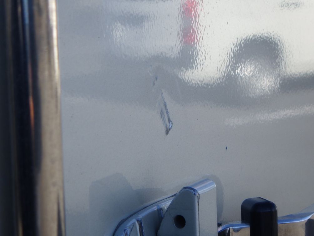 ハンマーロック周りにキズ・ヘコミがあります。|日野 レンジャー 2KG-FD2ABG(2WD)の写真35