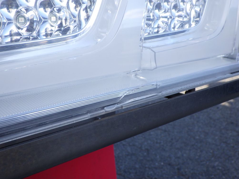 運転席側テールにヒビがあります。|日野 レンジャー 2KG-FD2ABG(2WD)の写真37