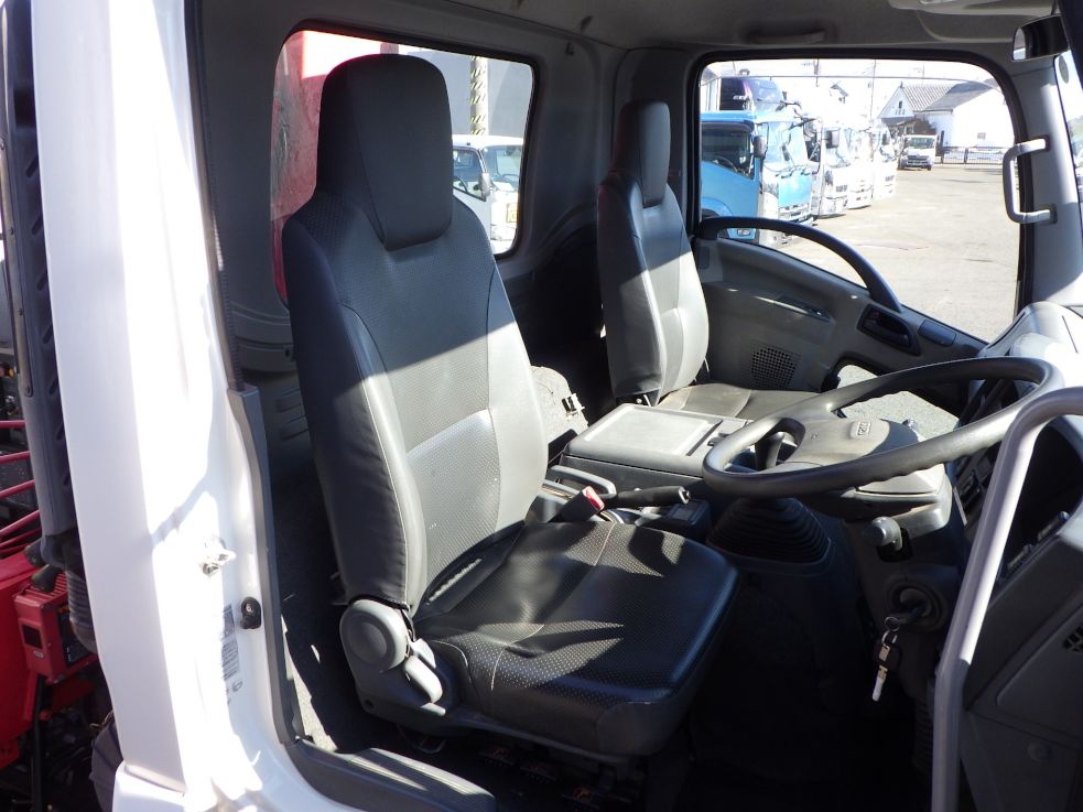 乗車定員は２名です。|いすゞ フォワード TKG-FRR90S2(2WD)の写真6