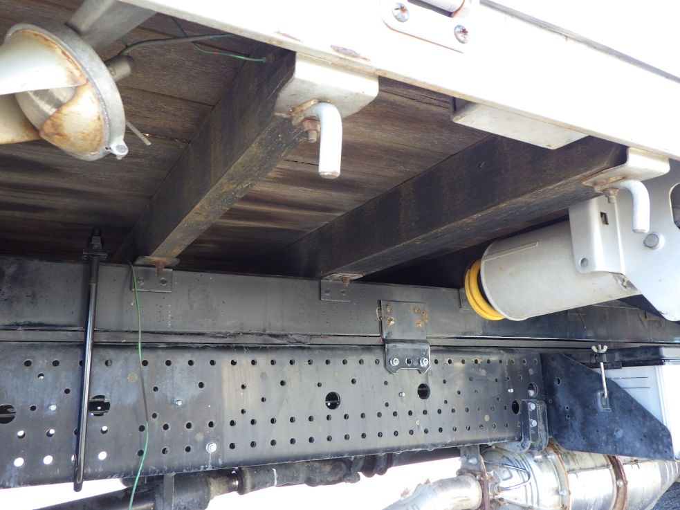 シャーシとネタの状態です。（縦は鉄・横ネタは木製です）|いすゞ フォワード TKG-FRR90S2(2WD)の写真7