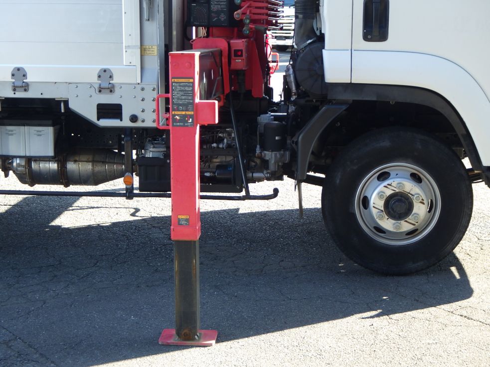 アウトリガーは差し違い式です。|いすゞ フォワード TKG-FRR90S2(2WD)の写真11