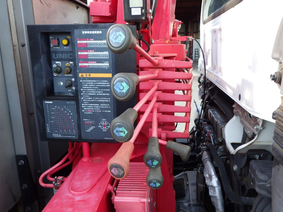 クレーンの操作レバーです。|いすゞ フォワード TKG-FRR90S2(2WD)の写真12