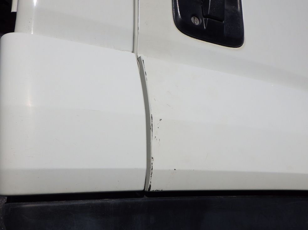 運転席側フェンダーにキズがあります。（助手席側にもあります）|いすゞ フォワード TKG-FRR90S2(2WD)の写真23