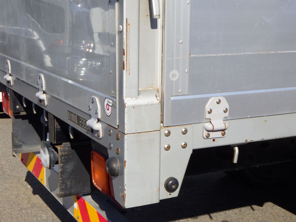 ボディー後方の両サイドにキズ・サビがあります。|いすゞ フォワード TKG-FRR90S2(2WD)の写真31