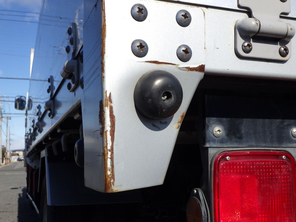 ボディー後方の助手席側にキズ・サビ・曲がりがあります。|いすゞ フォワード TKG-FRR90S2(2WD)の写真38