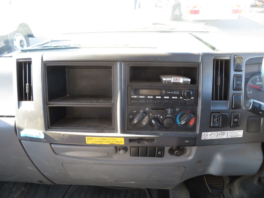 インパネ周りの状態です。|いすゞ フォワード PKG-FRR90S1(2WD)の写真26