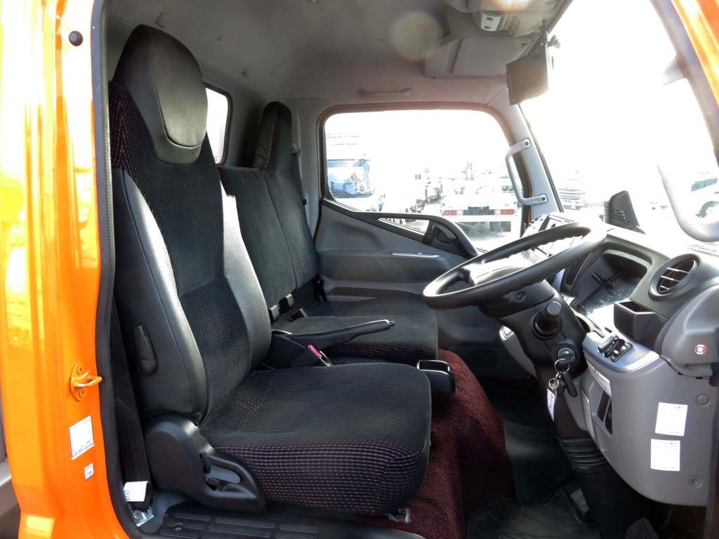 三菱 キャンター TPG-FEA50(2WD)の写真6