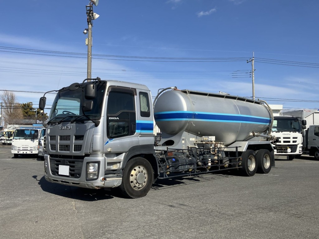 いすゞ ギガ QKG-CYL77Aの写真1