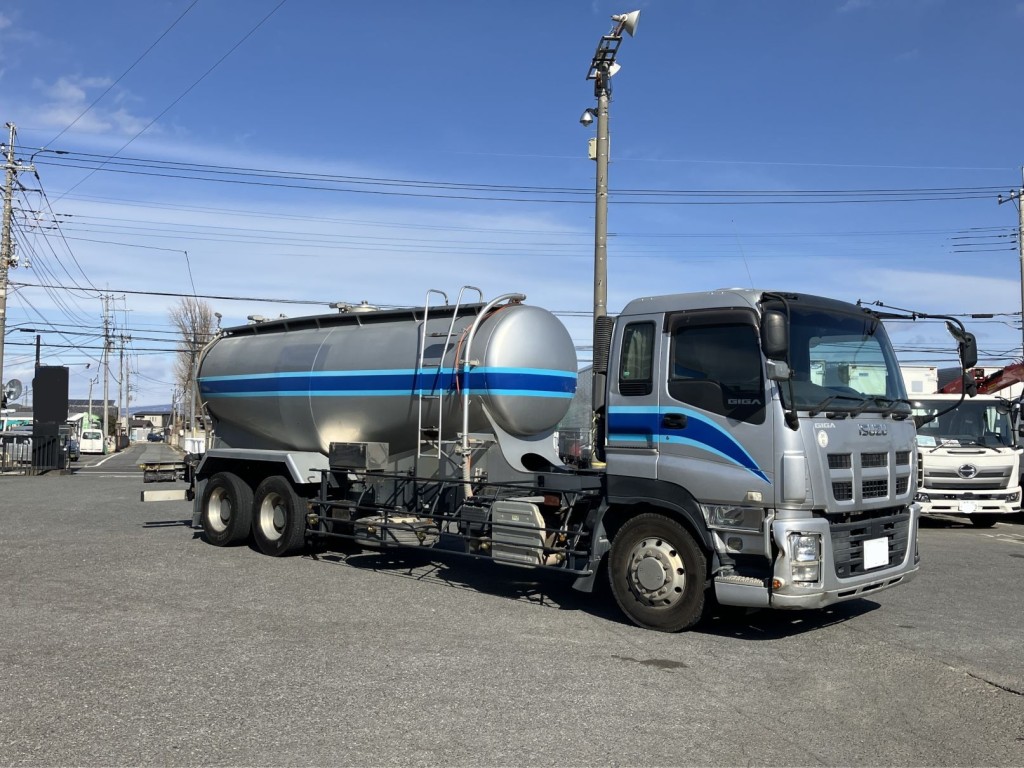 いすゞ ギガ QKG-CYL77Aの写真2