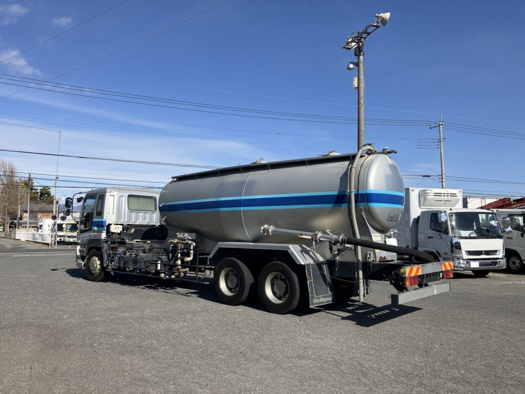 いすゞ ギガ QKG-CYL77Aの写真3