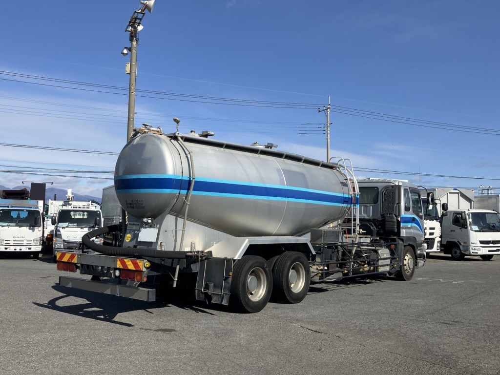 いすゞ ギガ QKG-CYL77Aの写真4