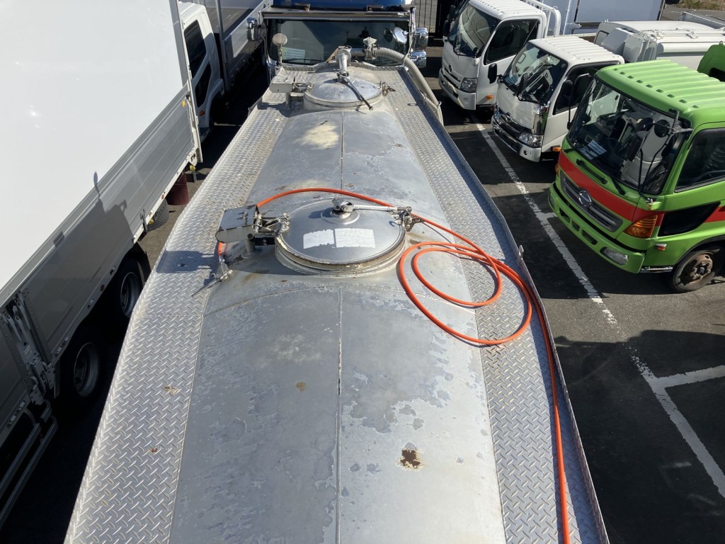 いすゞ ギガ QKG-CYL77Aの写真5