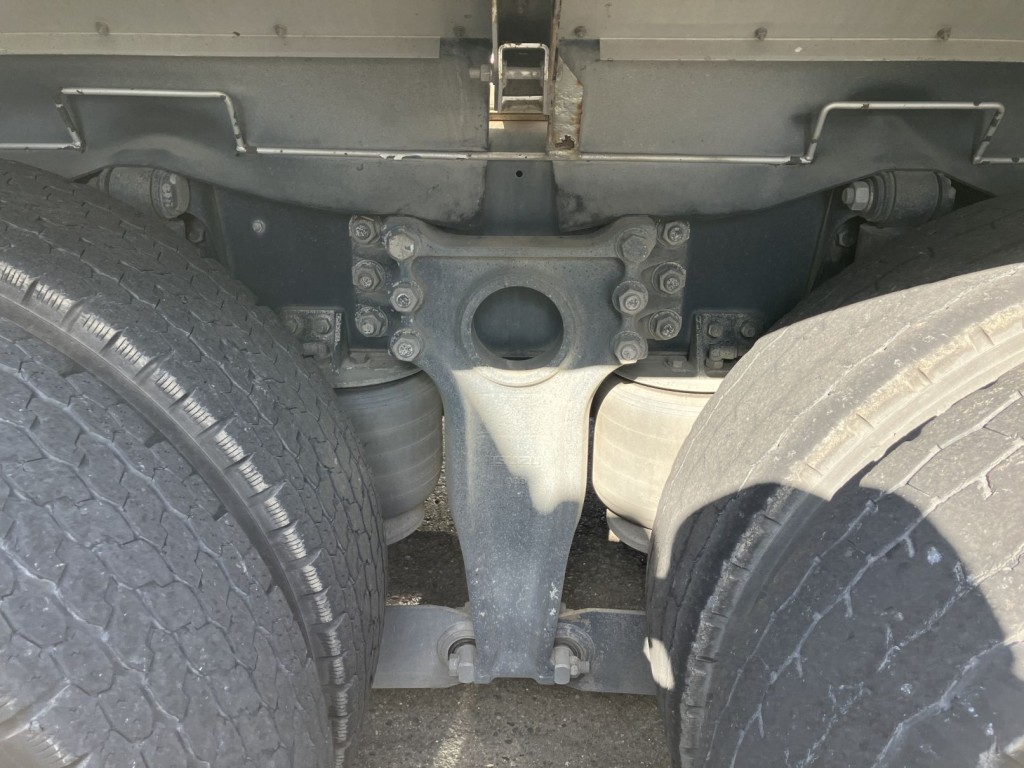 いすゞ ギガ QKG-CYL77Aの写真9