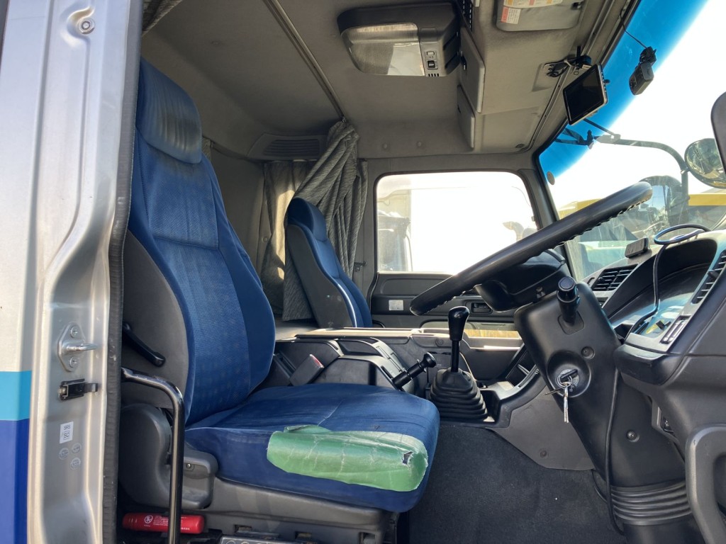 いすゞ ギガ QKG-CYL77Aの写真10