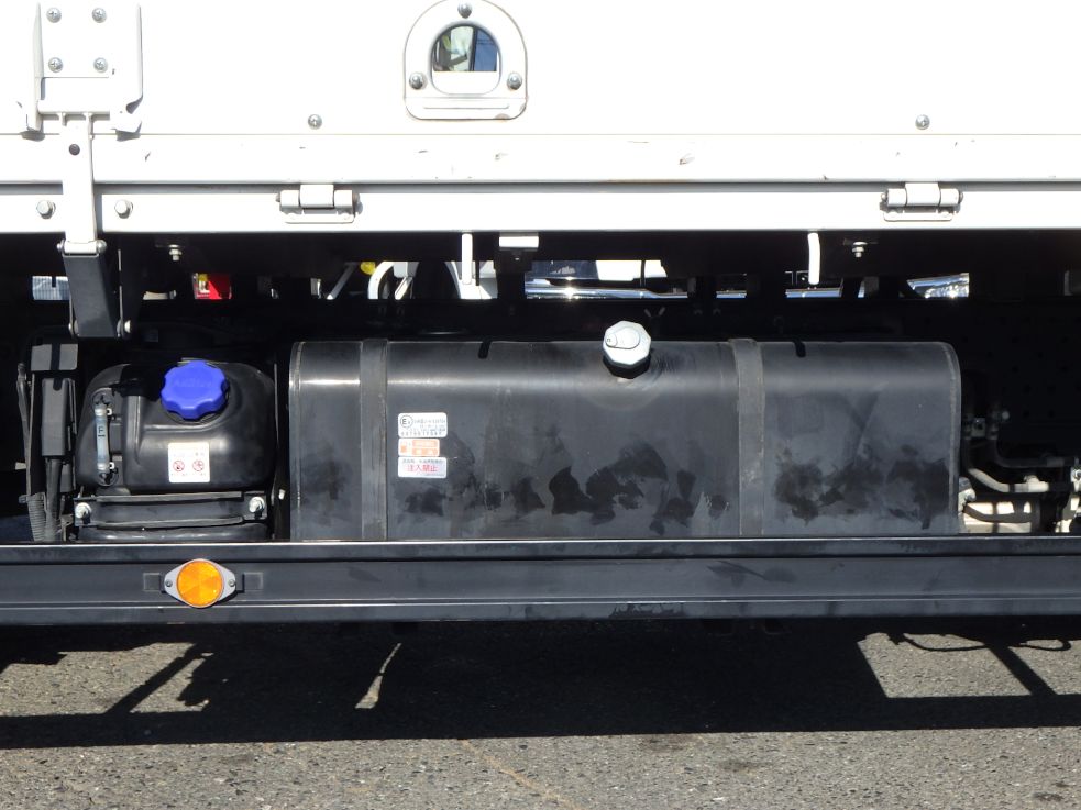 燃料タンクは１００Lです。|いすゞ エルフ 2RG-NNR88AR(2WD)の写真11