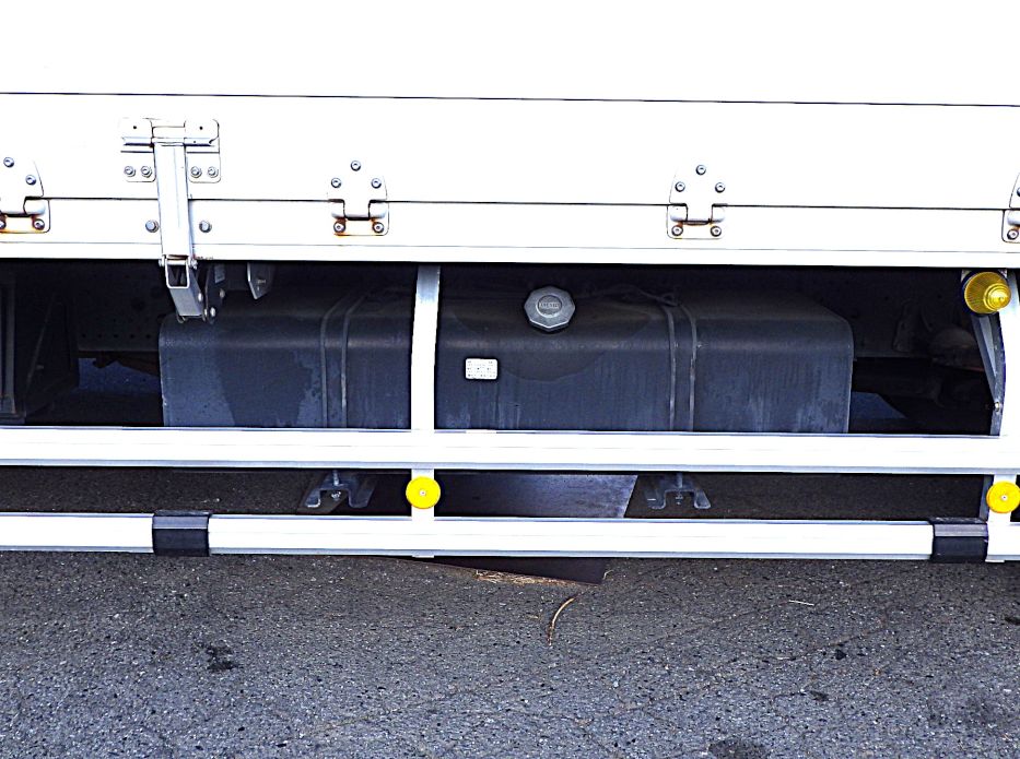 燃料タンクは200Lです。|いすゞ フォワード SKG-FRR90S2の写真12