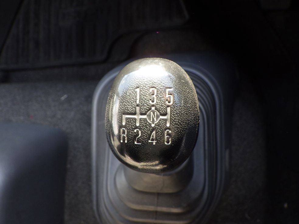 MT６速です。|いすゞ フォワード SKG-FRR90S2の写真14