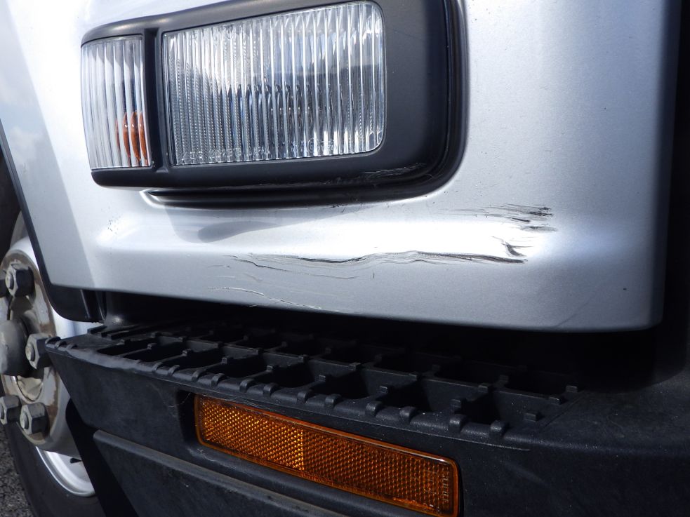 運転席側ドアにキズがあります。|いすゞ フォワード SKG-FRR90S2の写真19