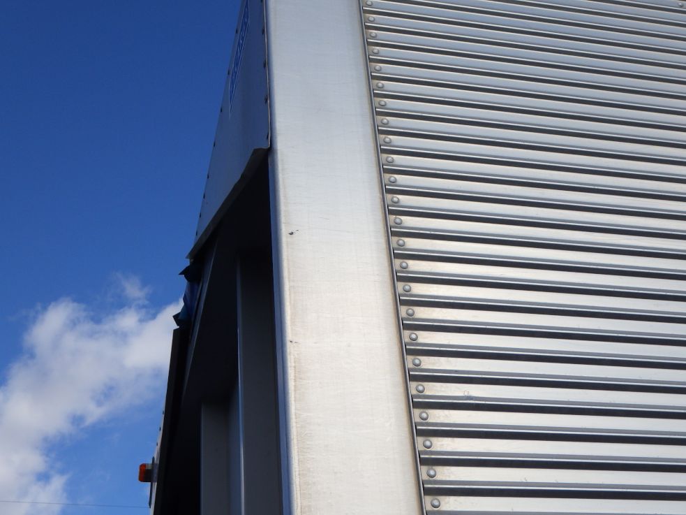 助手席側ウイング前方にキズがあります。|いすゞ フォワード SKG-FRR90S2の写真27