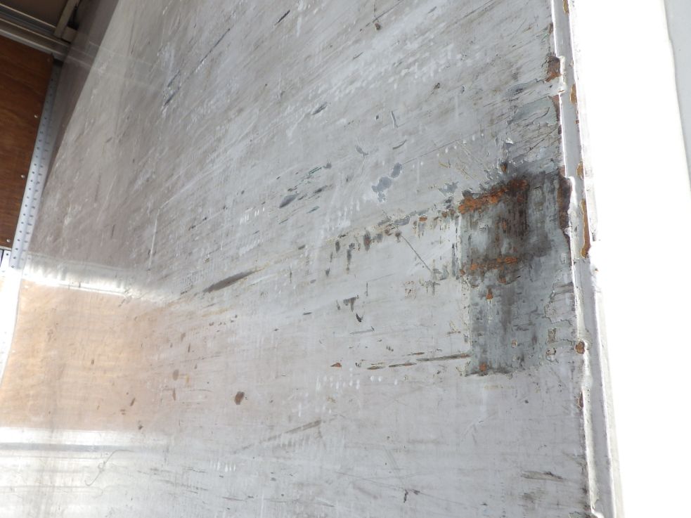 プロテクター裏側にキズ・サビ・ヘコミがあります。|いすゞ フォワード SKG-FRR90S2の写真33