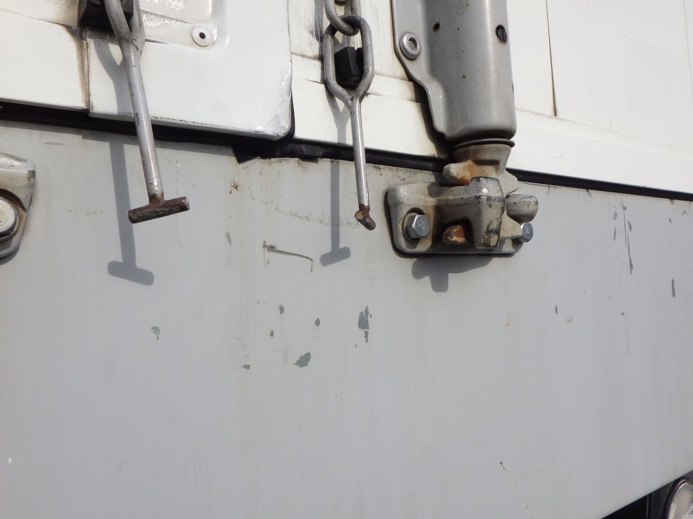 化粧板にキズ・ヘコミがあります。|いすゞ フォワード SKG-FRR90S2の写真40