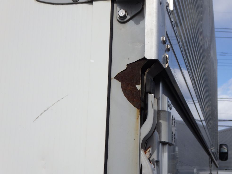 門口の両サイドにサビがあります。|いすゞ フォワード SKG-FRR90S2の写真42