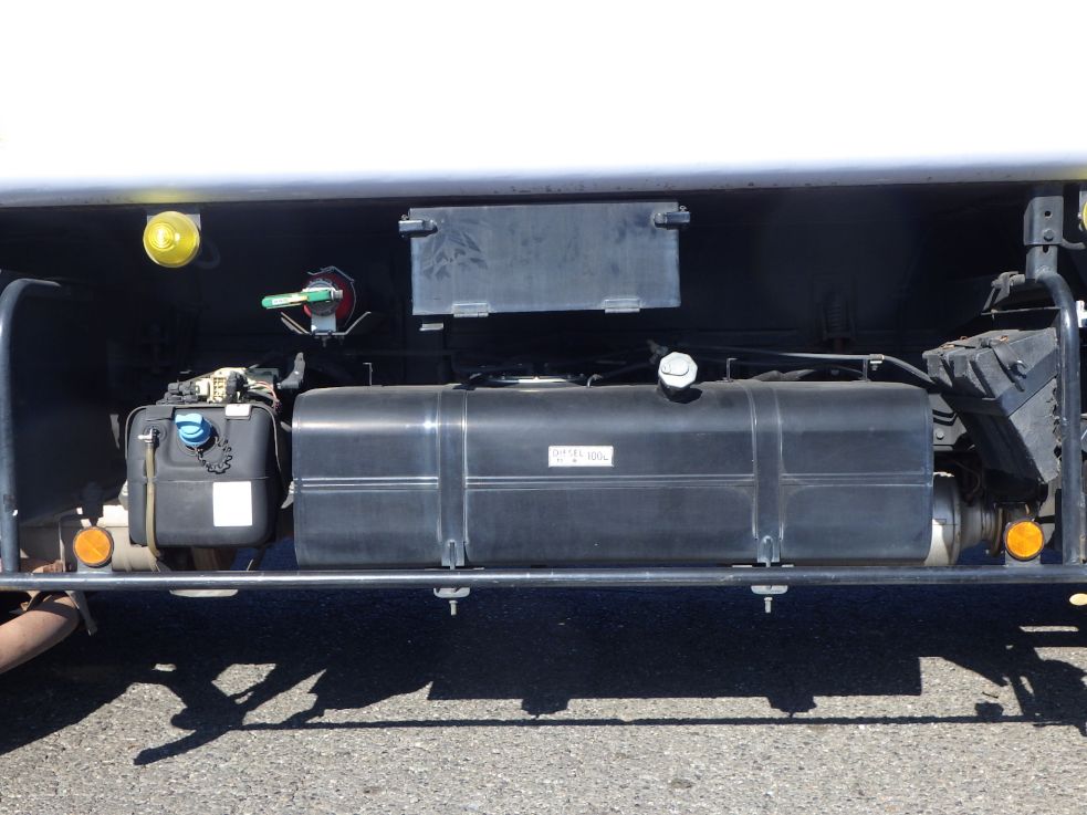 燃料タンクは100Lです。|三菱 キャンター TPG-FEB80(2WD)の写真17