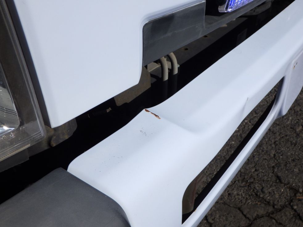 フロントバンパーにサビ・曲がりがあります。|三菱 キャンター TPG-FEB80(2WD)の写真28