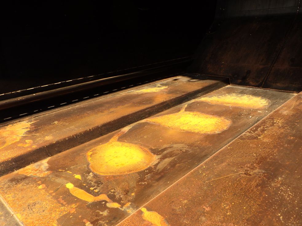 タンク床にキズ・サビ・ヘコミがあります。|三菱 キャンター TPG-FEB80(2WD)の写真37