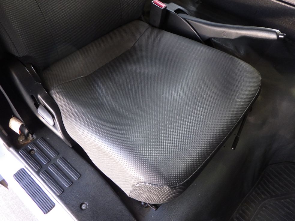 運転席座面にヘタリがあります。|三菱 キャンター TPG-FEB80(2WD)の写真41