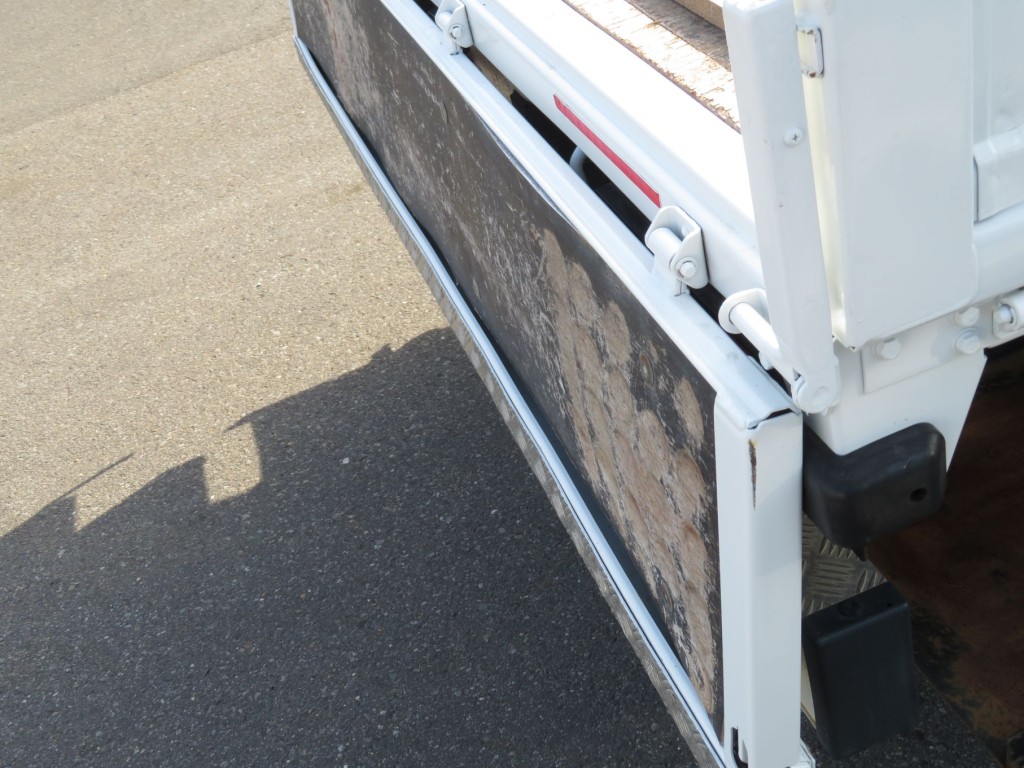 いすゞ エルフ 2RG-NPR88YN(2WD)の写真42