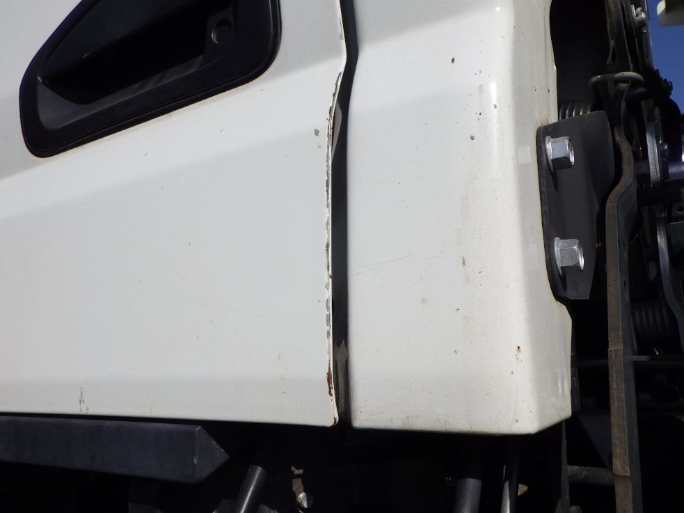 助手席側ドアにキズ・ヘコミがあります。|三菱 キャンター TPG-FBA60(2WD)の写真20