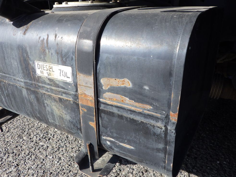 燃料タンクにサビ・塗装の剝がれがあります。|三菱 キャンター TPG-FBA60(2WD)の写真27