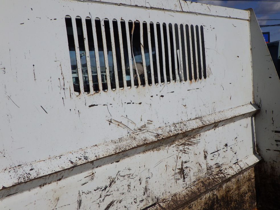 プロテクター裏側にキズ・サビ・ヘコミがあります。|三菱 キャンター TPG-FBA60(2WD)の写真29