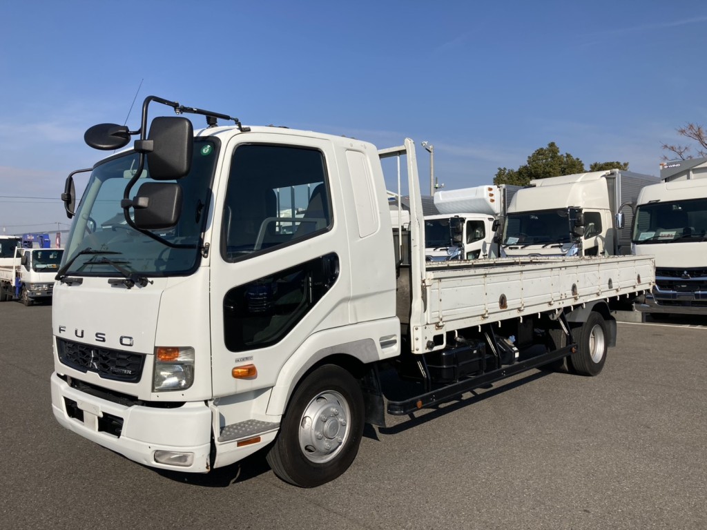 57ベースの低走行4トン平ボデーです。|三菱 ファイター TKG-FK61F(2WD)の写真1