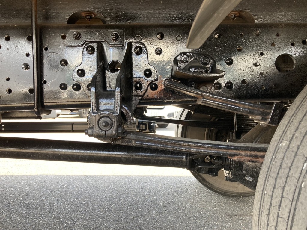シャーシとスプリングの状態です。|三菱 ファイター TKG-FK61F(2WD)の写真5