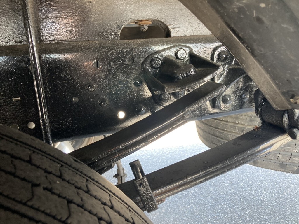 シャーシとスプリングの状態です。|三菱 ファイター TKG-FK61F(2WD)の写真6