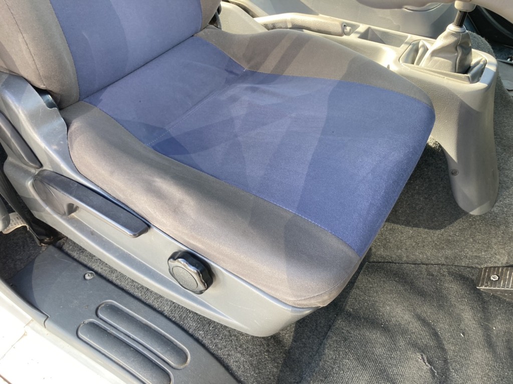 シート座面の状態です。|三菱 ファイター TKG-FK61F(2WD)の写真14