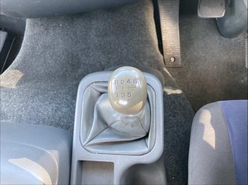 6速です。|三菱 ファイター TKG-FK61F(2WD)の写真33