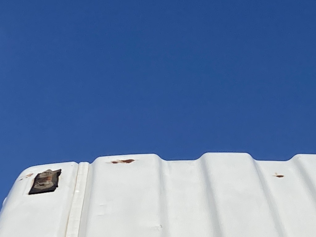 ルーフ右後部に凹みとサビが有ります。|三菱 ファイター TKG-FK61F(2WD)の写真36